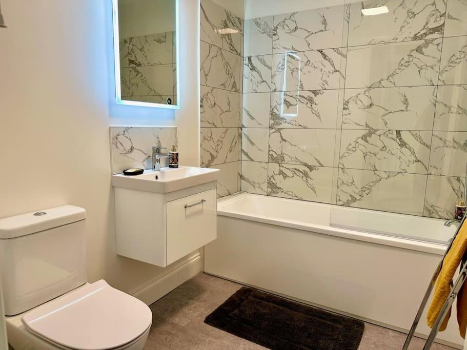 House By The Sea, Worthing Villa Ngoại thất bức ảnh
